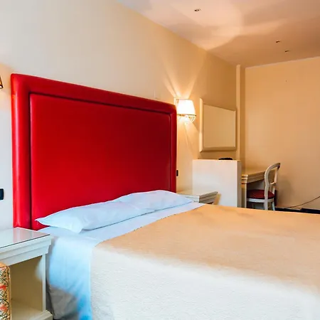 Panoramic Torre Della Vittoria פררה