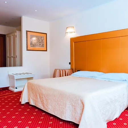 Panoramic Torre Della Vittoria 3* 费拉拉