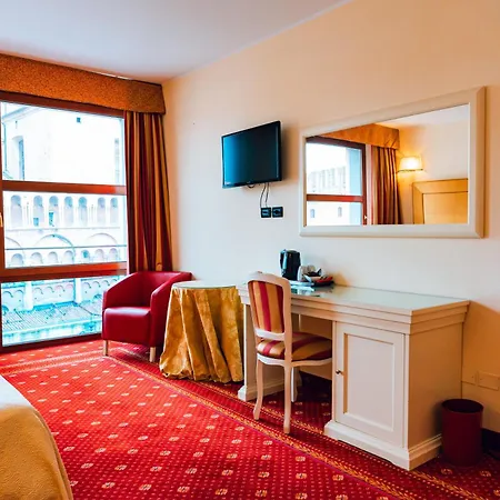 מלון Panoramic Torre Della Vittoria פררה