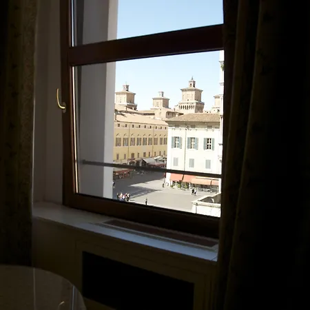 Panoramic Torre Della Vittoria 酒店 费拉拉