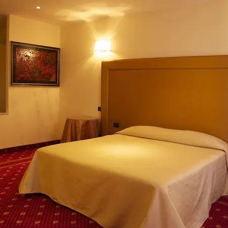 מלון Panoramic Torre Della Vittoria 3*