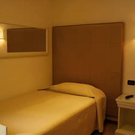 Panoramic Torre Della Vittoria מלון 3*